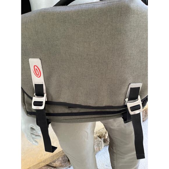 Timbuk Gray Red Messenger Laptop Bag - Picture 2 of 9